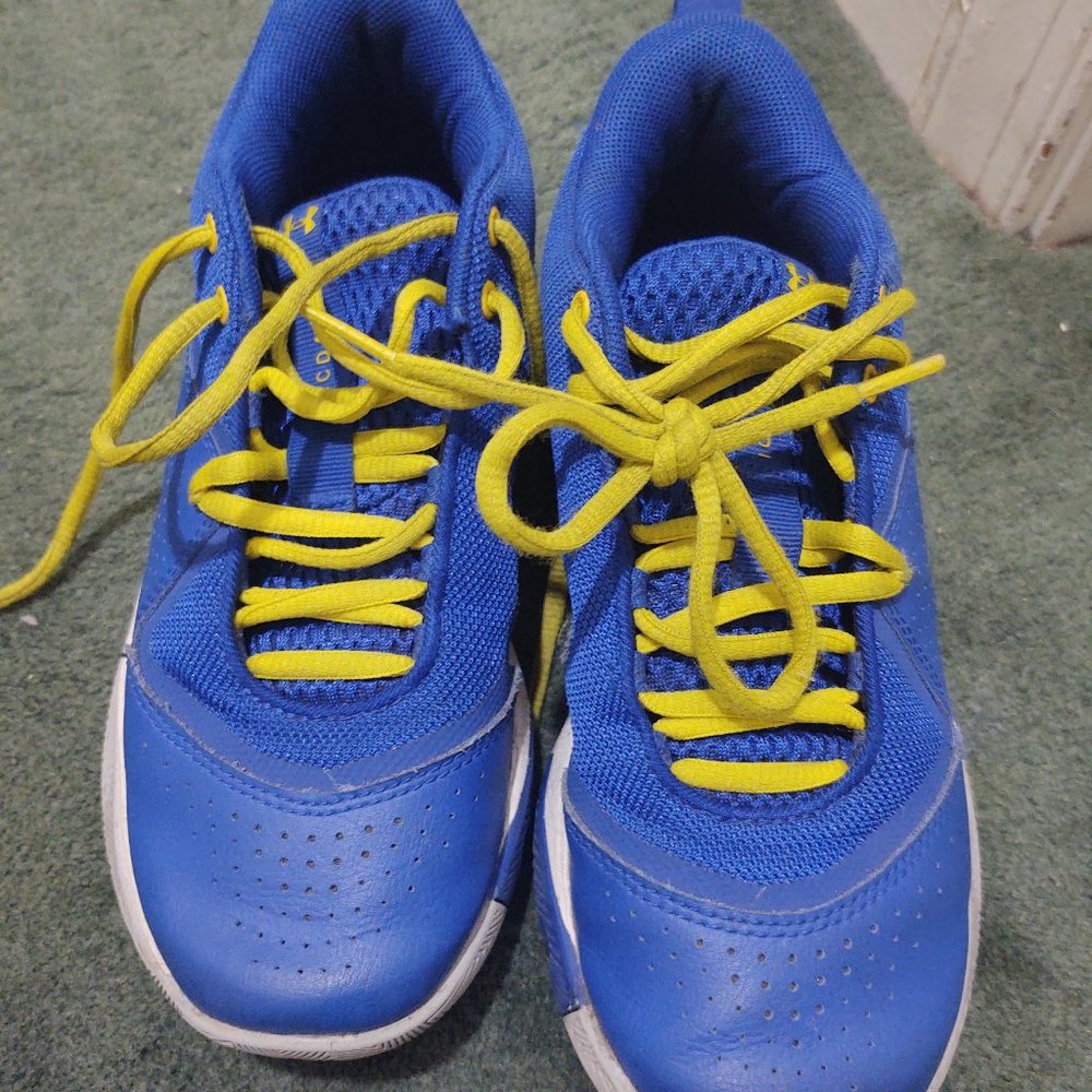Under armour youth size 4 basketball shoes